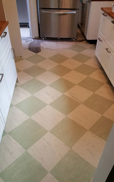 Linoleum Checker Board Kitchen Floor pic 3